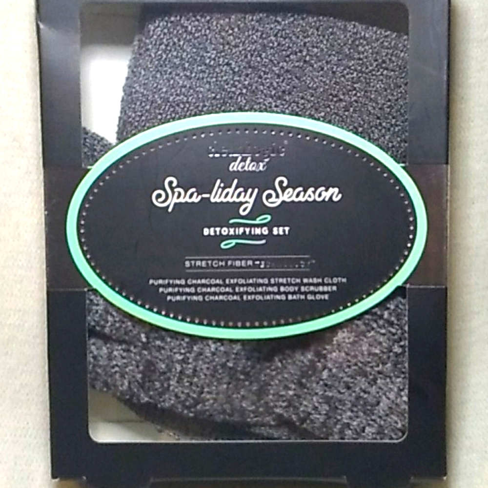 CLEANLOGIG CHARCOAL DETOXIFYING SET GIFT SET 3 PK
